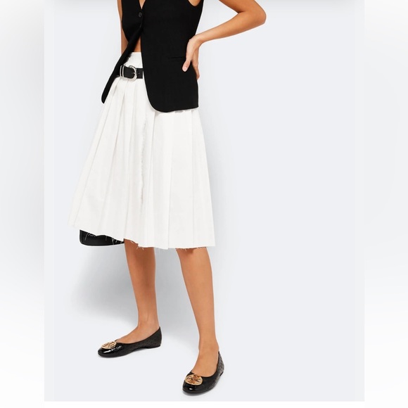 Tory Burch Claire Quilted Ballet Flat 
$258 Sz 8.5
Perfect Black / Gold / Silver - Picture 6 of 17